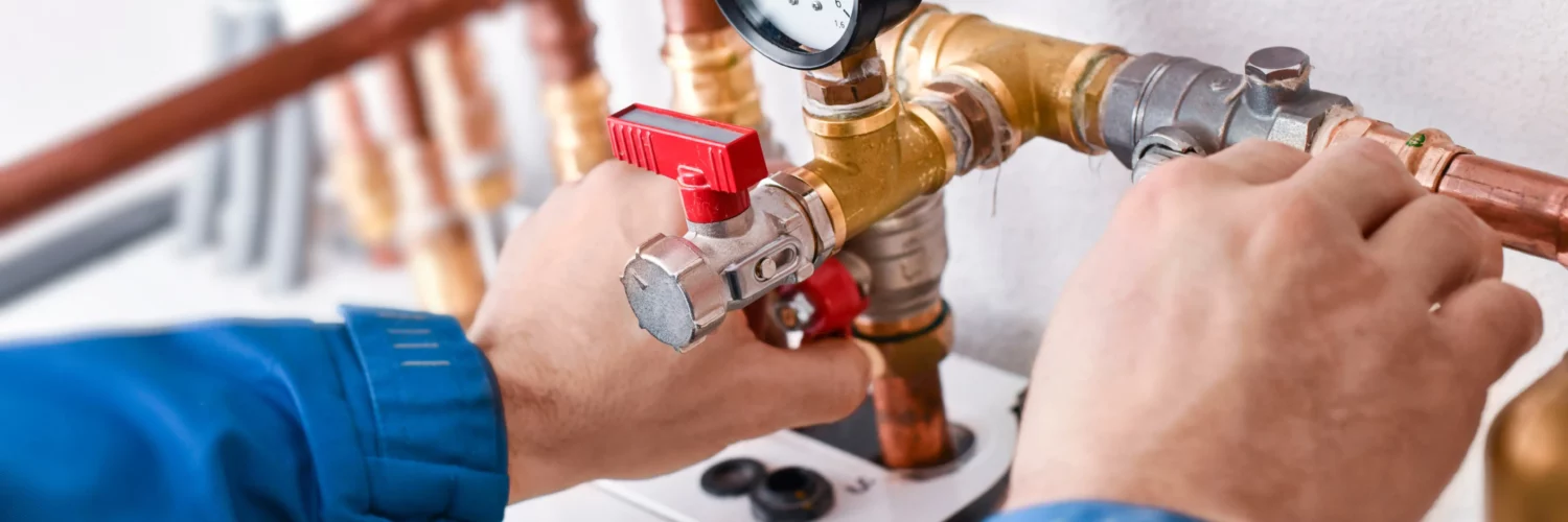 Ilmavesilämpöpumpun asennus — kupariputket ja venttiilit